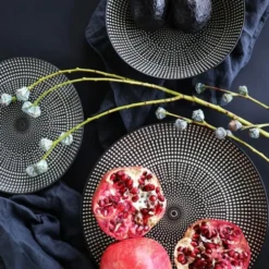 Kare Design Assiettes Plates Assiette Plate En Porcelaine Noire Et Blanche D21 - Lot De 4 -Assiettes Soldes Magasin assiette plate en porcelaine noire et blanche d21 lot de 4 2